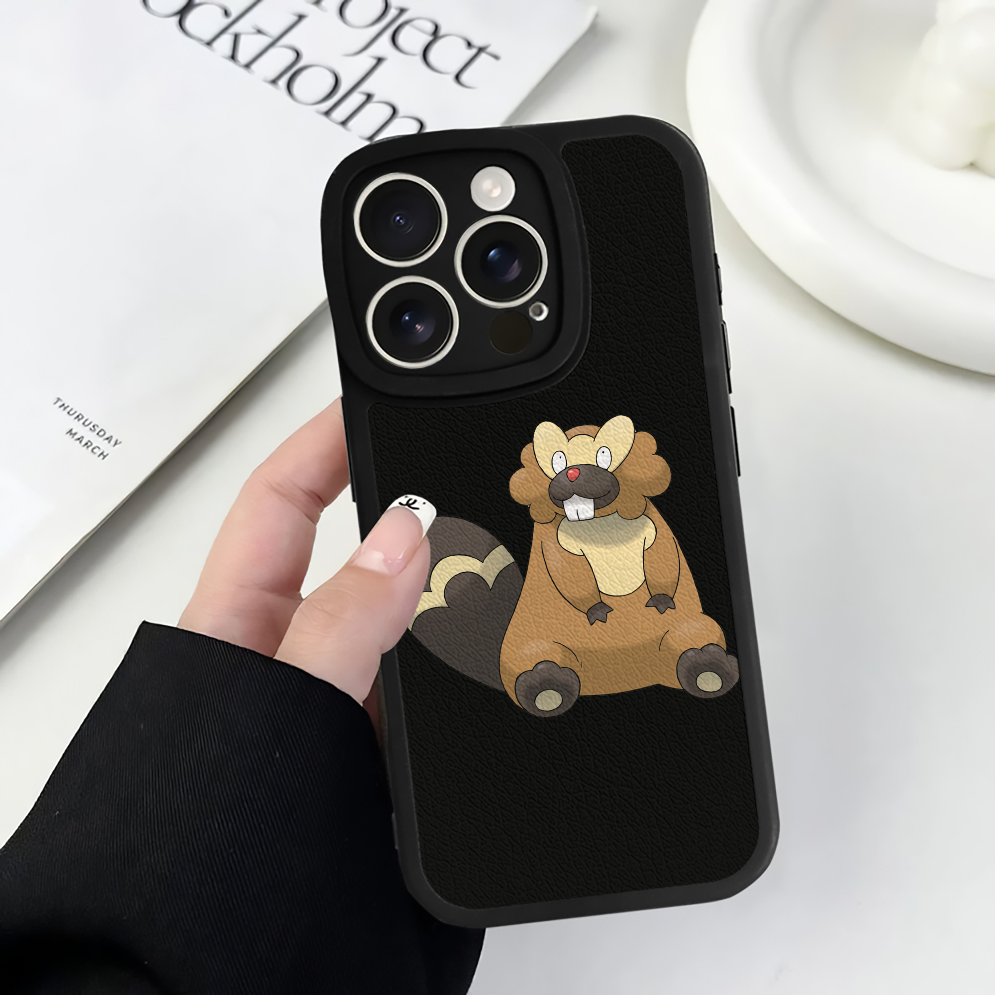 （画像用） ポケットモンスター Pokémon 【iPhone 16シリーズ対応】シリコンスマホケース（レザー調） 材質：シリコン